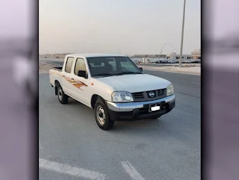 Nissan  Pickup  2016  Manual  151,000 Km  4 Cylinder  Rear Wheel Drive (RWD)  Pick Up  White