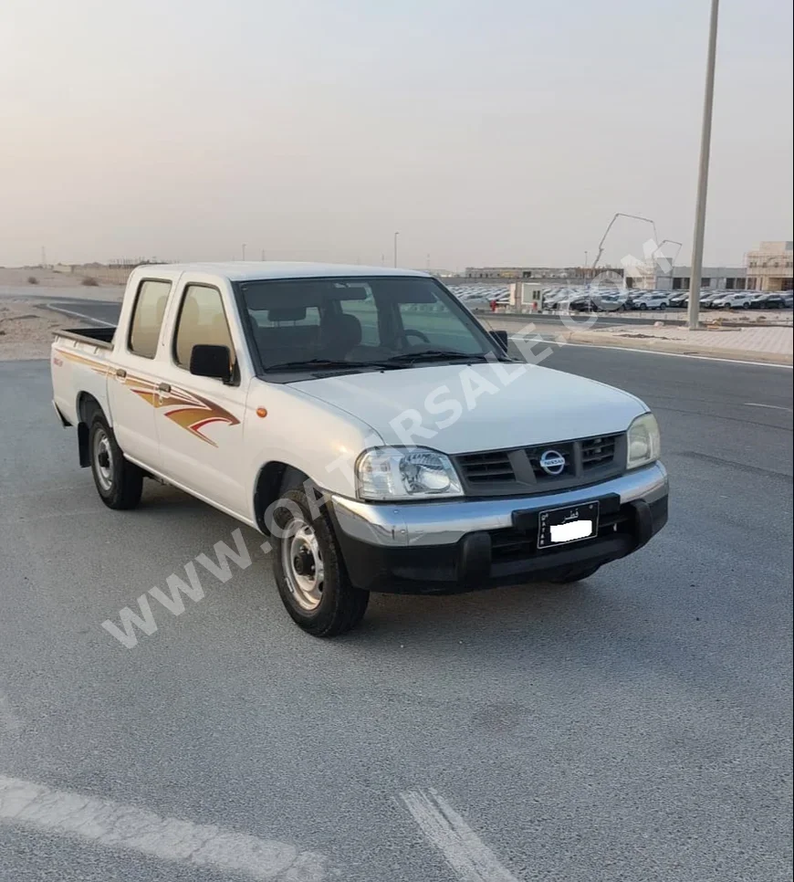 Nissan  Pickup  2016  Manual  151,000 Km  4 Cylinder  Rear Wheel Drive (RWD)  Pick Up  White