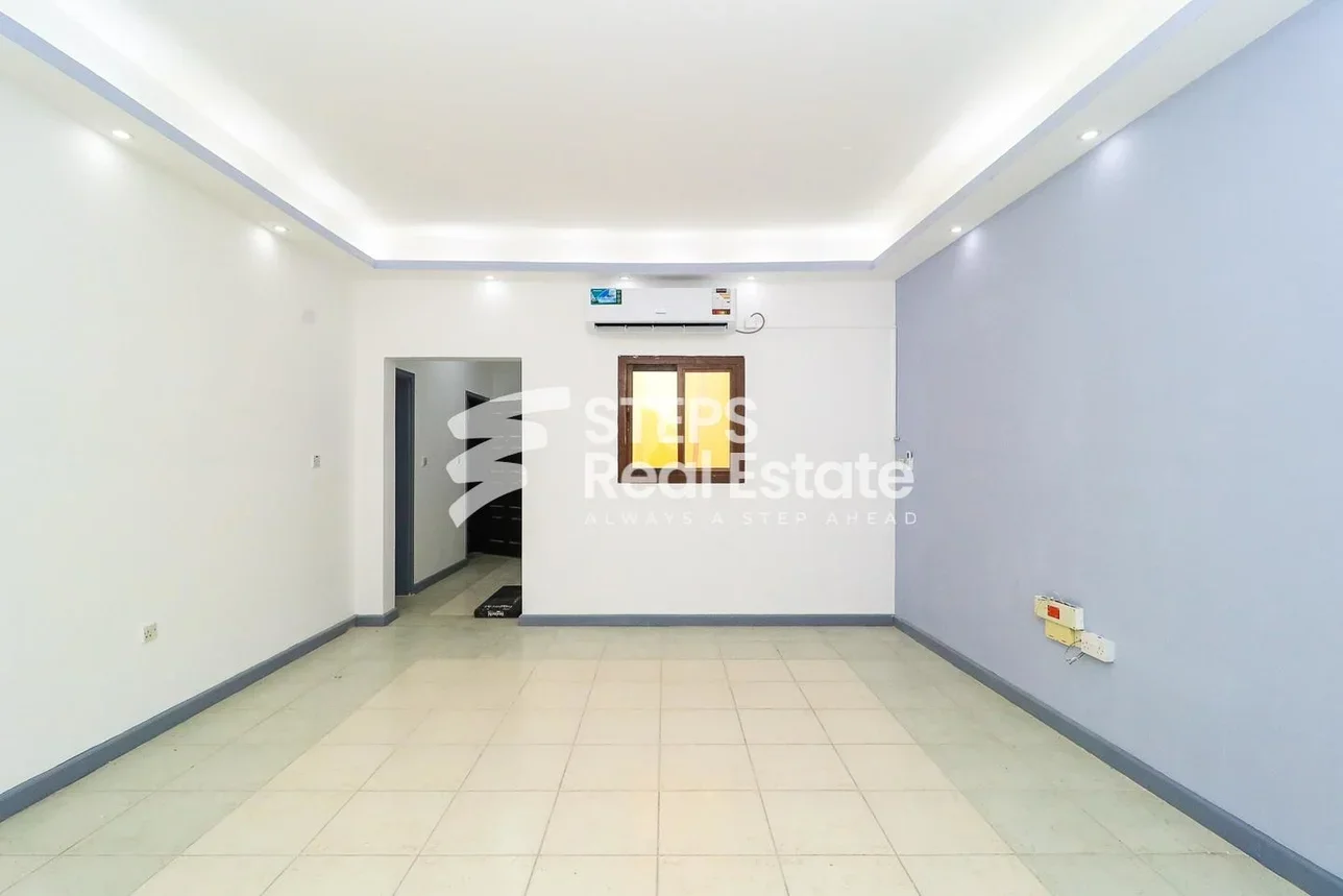 3 Bedrooms  Apartment  in Doha -  Fereej Al Nasr  Not Furnished