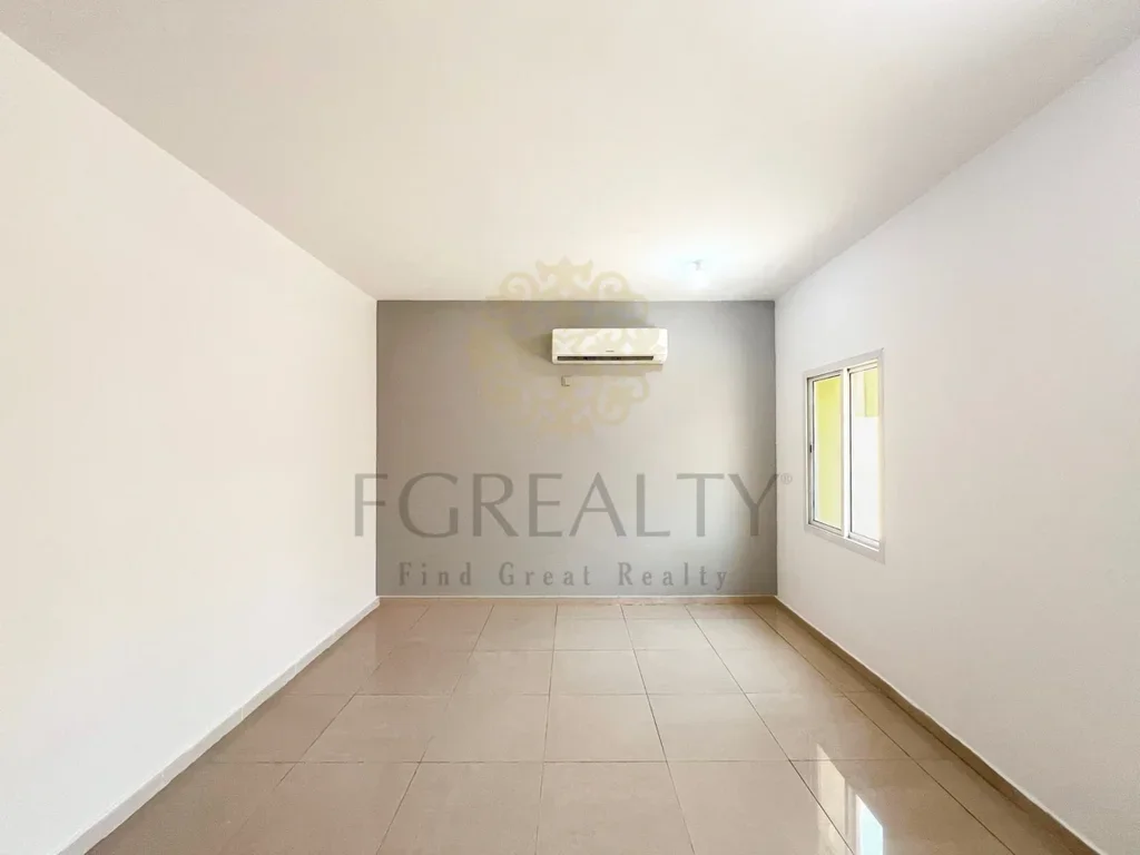 1 Bedrooms  Apartment  For Rent  in Doha -  Wadi Al Sail  Not Furnished