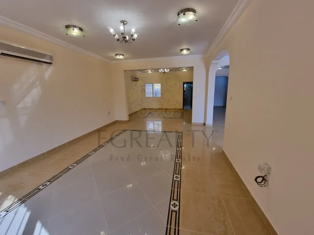 Family Residential  - Not Furnished  - Doha  - Al Duhail  - 5 Bedrooms