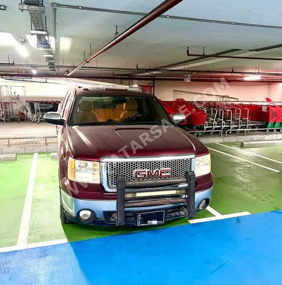 GMC  Sierra  1500  2009  Automatic  240,000 Km  8 Cylinder  Four Wheel Drive (4WD)  Pick Up  Maroon