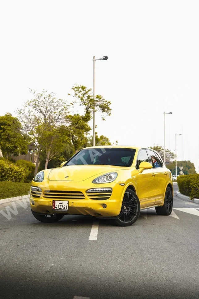 Porsche  Cayenne  S  2013  Automatic  299,000 Km  8 Cylinder  Four Wheel Drive (4WD)  SUV  Yellow