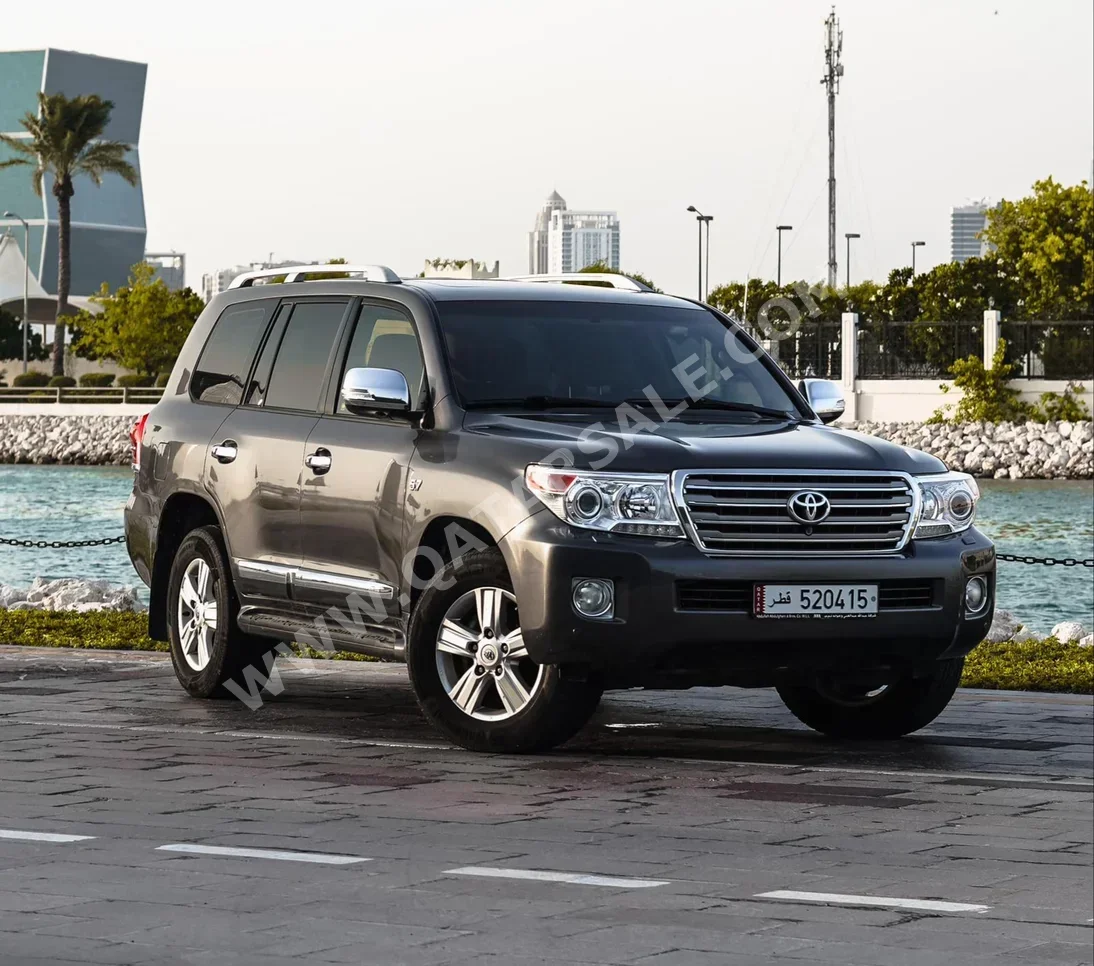 Toyota  Land Cruiser  VXR  2013  Automatic  90,000 Km  8 Cylinder  Four Wheel Drive (4WD)  SUV  Gray