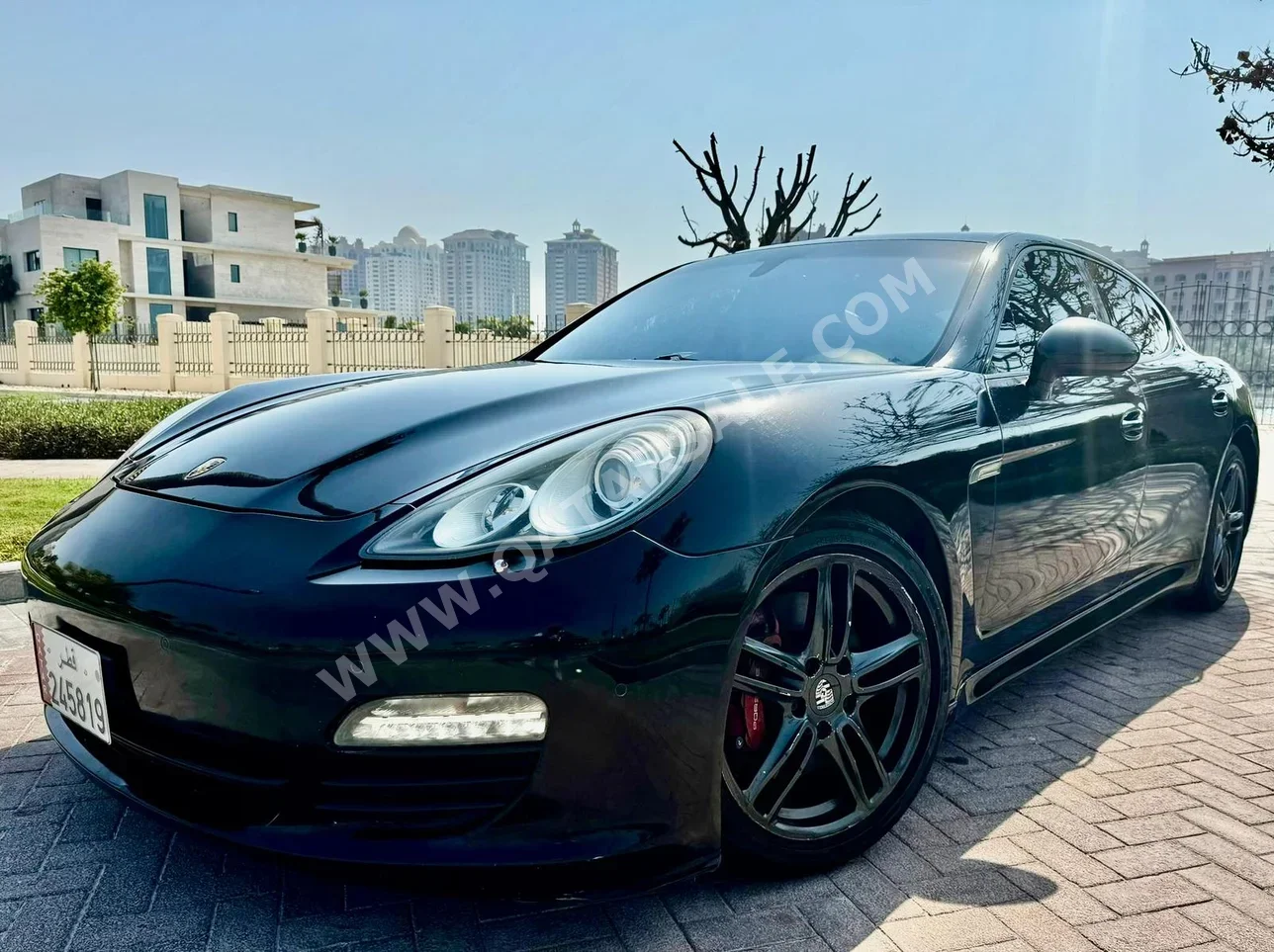 Porsche  Panamera  S  2013  Automatic  135,000 Km  8 Cylinder  Rear Wheel Drive (RWD)  Sedan  Black