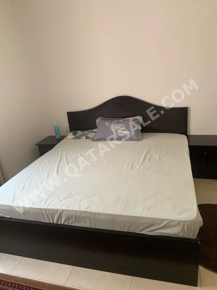 Beds - King  - Black  - Mattress Included  - With Bedside Table