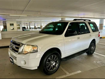 Ford  Expedition  XLT  2013  Automatic  43,500 Km  8 Cylinder  Four Wheel Drive (4WD)  SUV  White