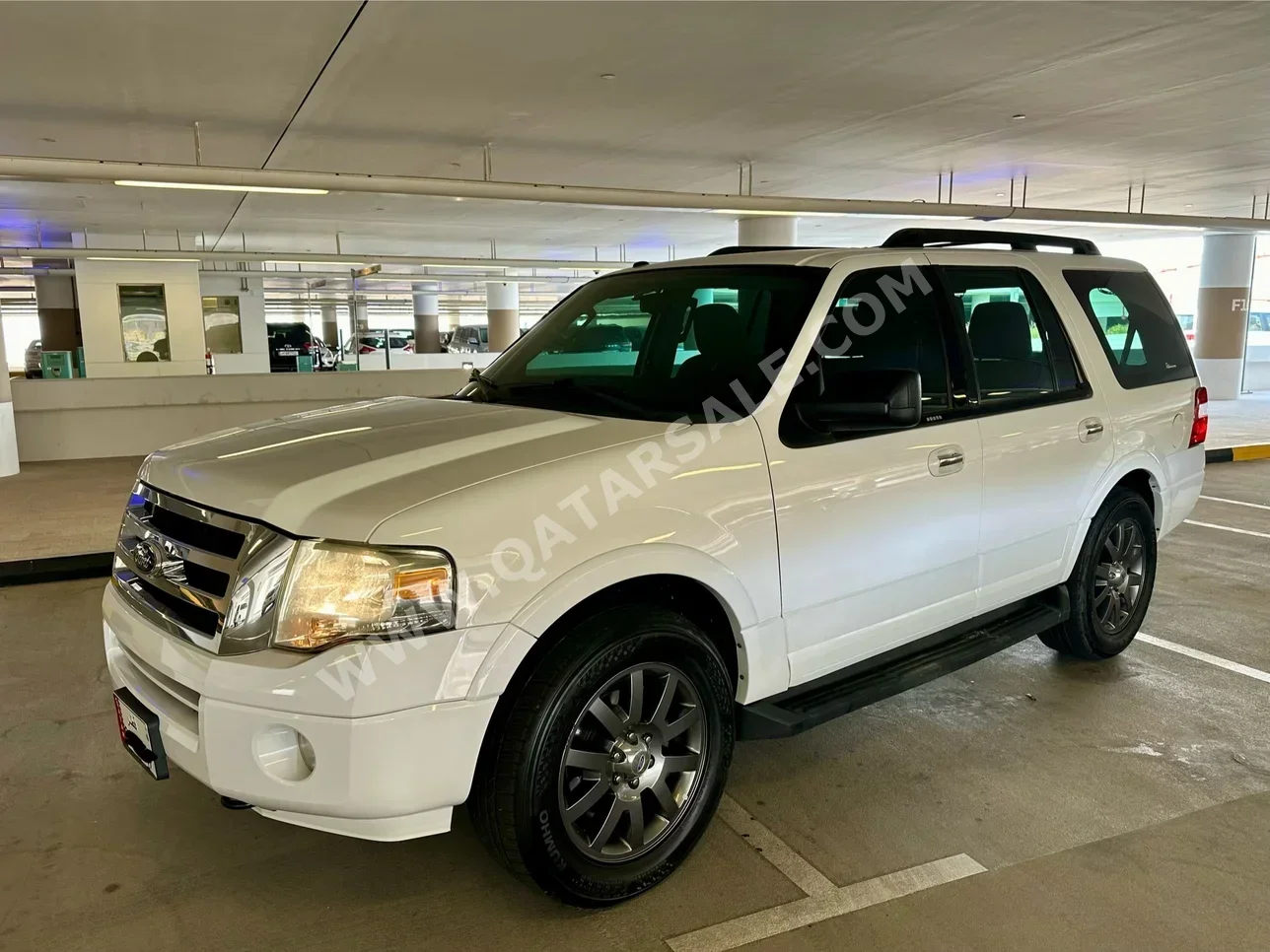 Ford  Expedition  XLT  2013  Automatic  43,500 Km  8 Cylinder  Four Wheel Drive (4WD)  SUV  White