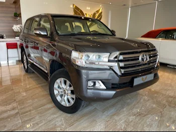 Toyota  Land Cruiser  GXR  2017  Automatic  220,000 Km  6 Cylinder  Four Wheel Drive (4WD)  SUV  Gray