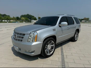 Cadillac  Escalade  2013  Automatic  185,000 Km  8 Cylinder  Four Wheel Drive (4WD)  SUV  Silver