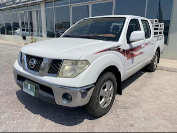 Nissan  Pickup  2015  Manual  287,000 Km  4 Cylinder  Rear Wheel Drive (RWD)  Pick Up  White