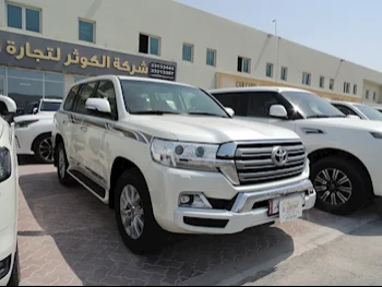 Toyota  Land Cruiser  GXR  2017  Automatic  144,000 Km  8 Cylinder  Four Wheel Drive (4WD)  SUV  White