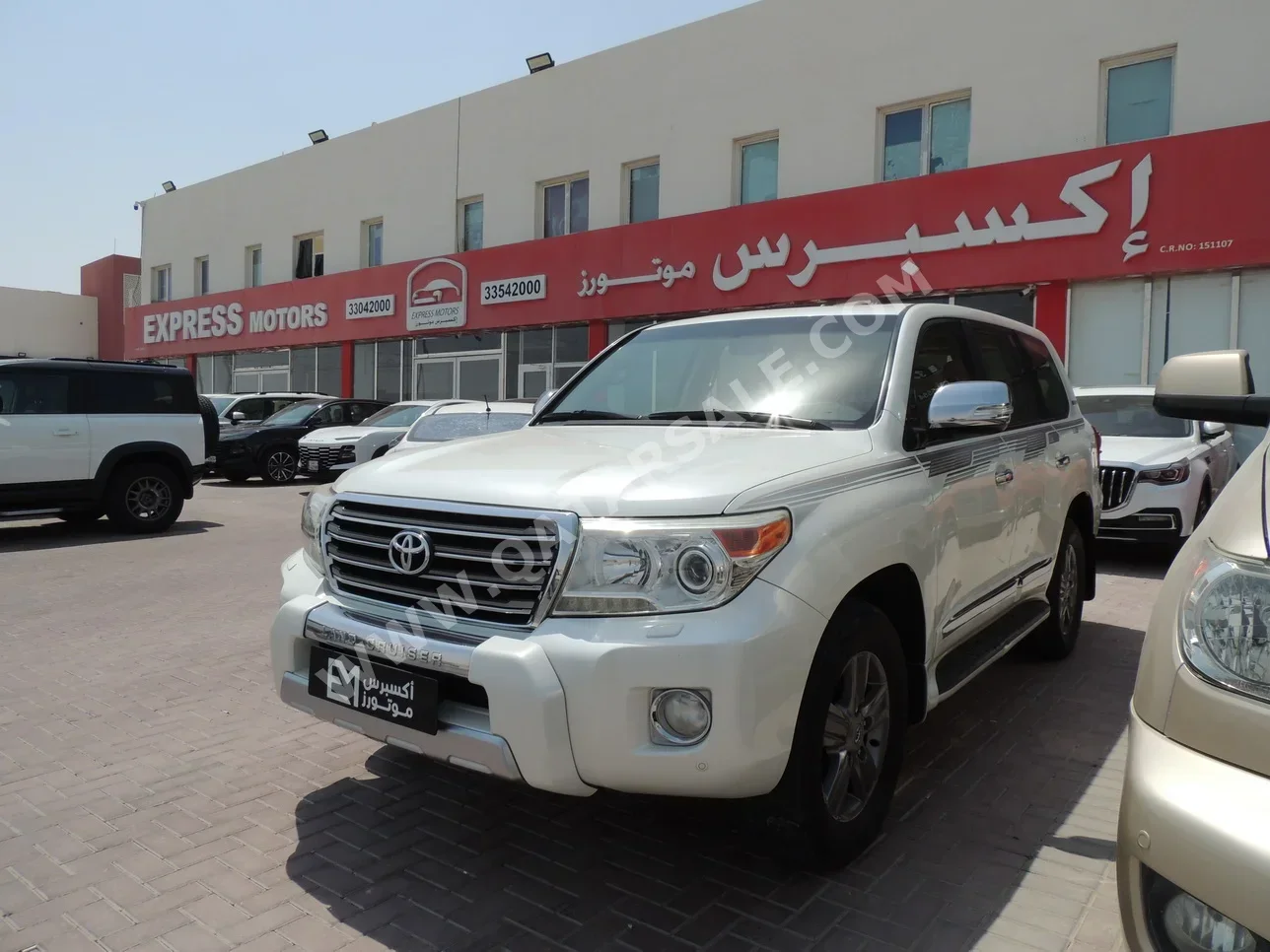 Toyota  Land Cruiser  GXR  2015  Automatic  175,000 Km  8 Cylinder  Four Wheel Drive (4WD)  SUV  White