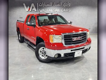 GMC  Sierra  2500 HD  2008  Automatic  280,000 Km  8 Cylinder  Four Wheel Drive (4WD)  Pick Up  Red