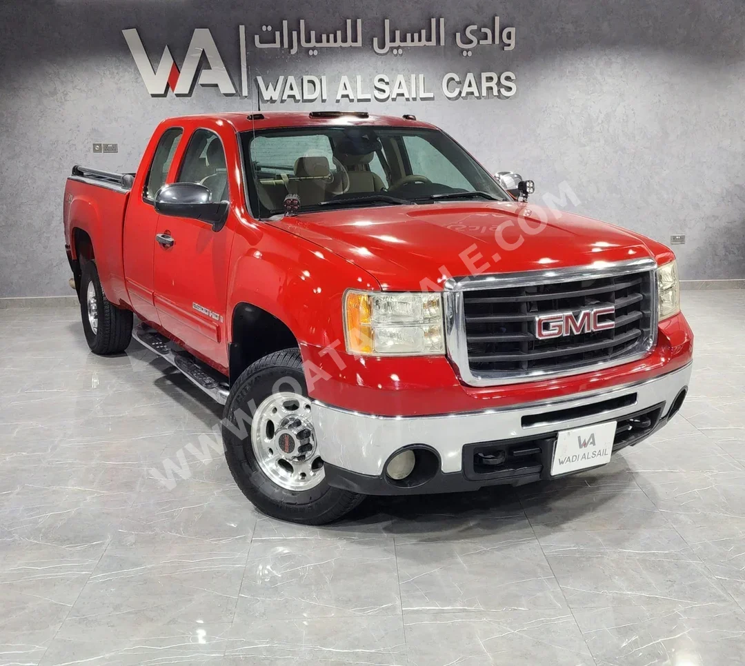 GMC  Sierra  2500 HD  2008  Automatic  280,000 Km  8 Cylinder  Four Wheel Drive (4WD)  Pick Up  Red