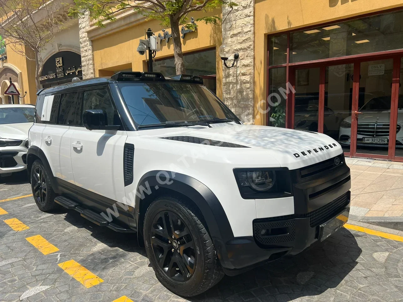 Land Rover  Defender  110  2021  Automatic  100,000 Km  6 Cylinder  Four Wheel Drive (4WD)  SUV  White