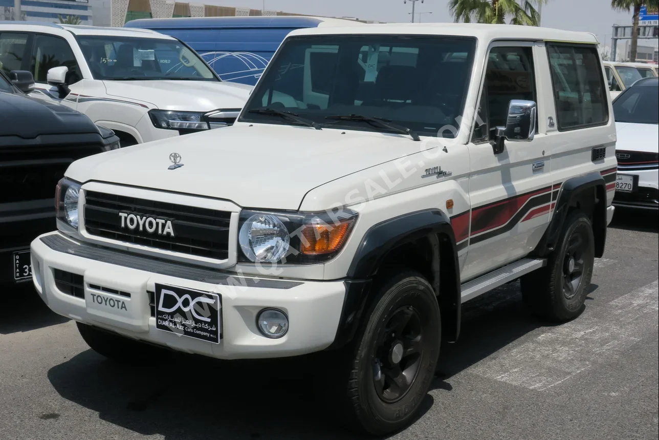 Toyota  Land Cruiser  LX  2022  Manual  13,000 Km  6 Cylinder  Four Wheel Drive (4WD)  SUV  White  With Warranty