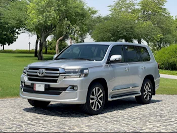 Toyota  Land Cruiser  GXR- Grand Touring  2019  Automatic  146,000 Km  8 Cylinder  Four Wheel Drive (4WD)  SUV  Silver