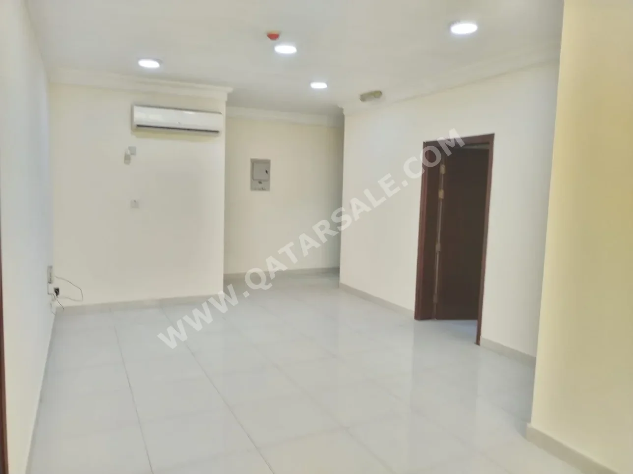 2 Bedrooms  Apartment  in Doha -  Fereej Kulaib  Not Furnished