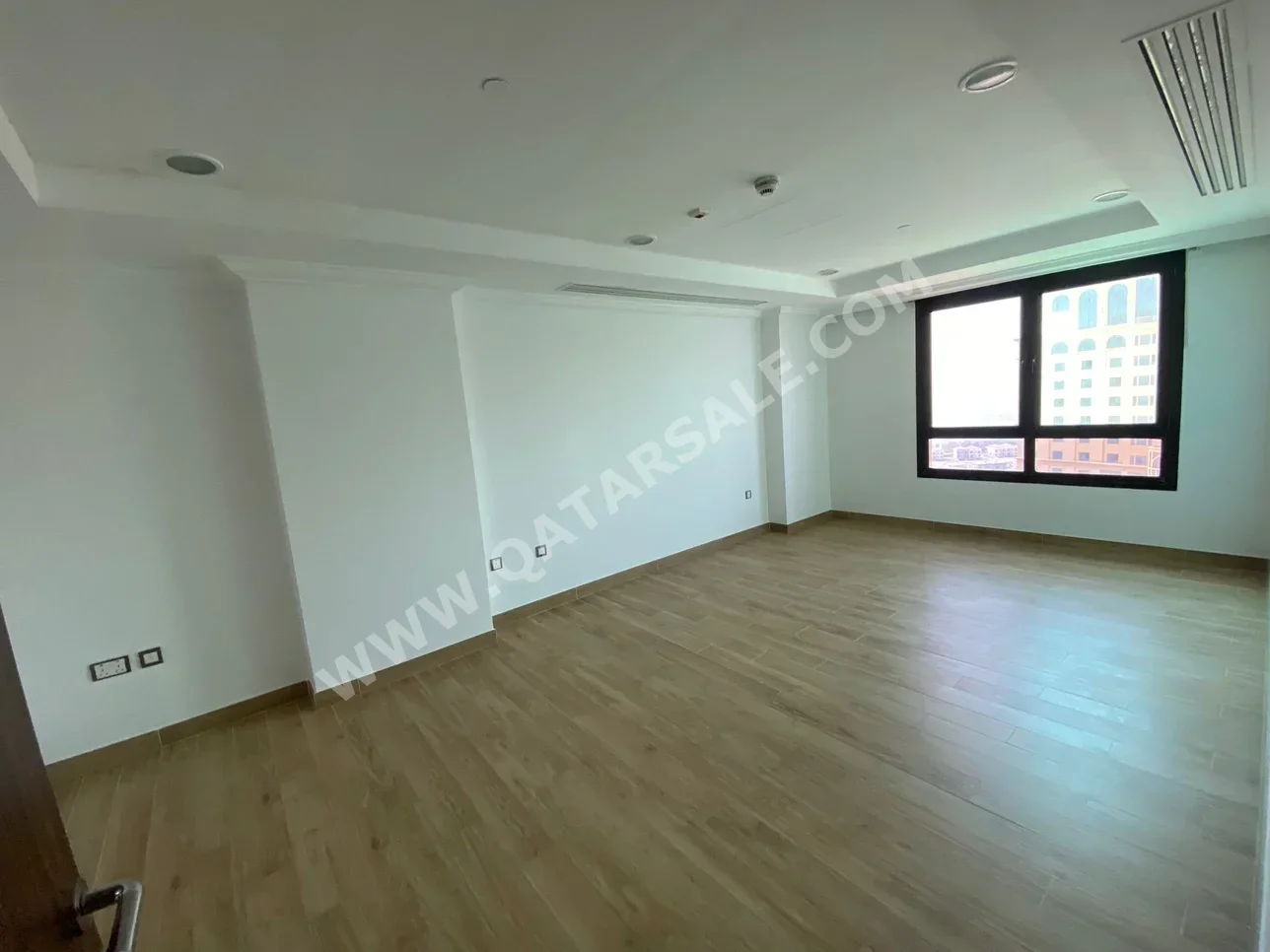 1 Bedrooms  Apartment  in Doha -  The Pearl  Not Furnished