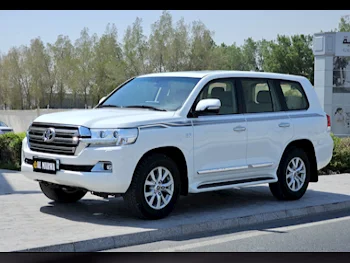 Toyota  Land Cruiser  VXR  2019  Automatic  230,000 Km  8 Cylinder  Four Wheel Drive (4WD)  SUV  White