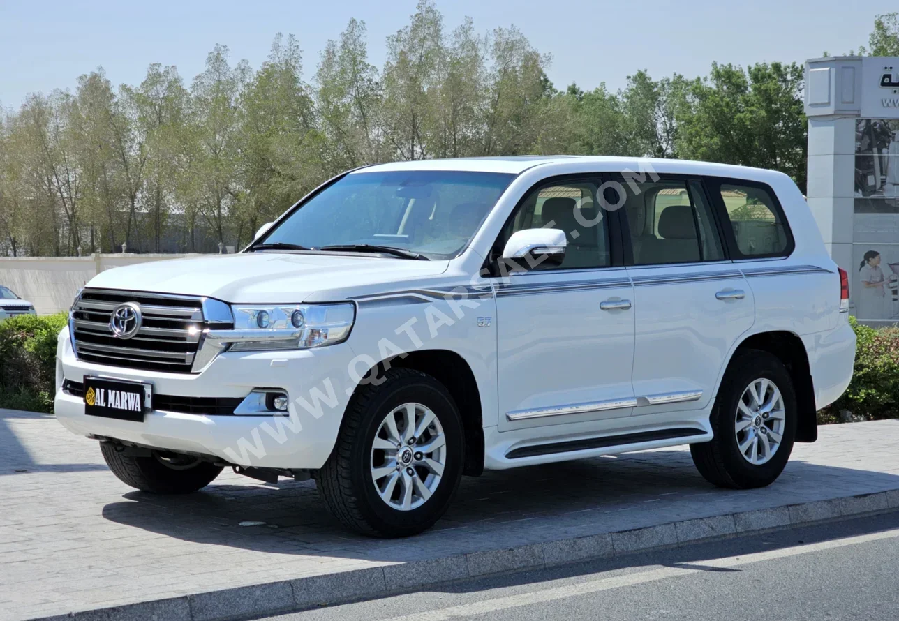 Toyota  Land Cruiser  VXR  2019  Automatic  230,000 Km  8 Cylinder  Four Wheel Drive (4WD)  SUV  White