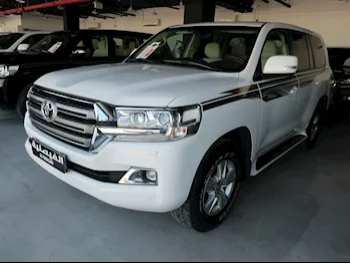 Toyota  Land Cruiser  GXR  2016  Automatic  188,000 Km  6 Cylinder  Four Wheel Drive (4WD)  SUV  White