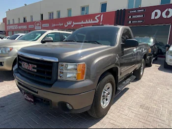 GMC  Sierra  2013  Automatic  127,000 Km  8 Cylinder  Four Wheel Drive (4WD)  Pick Up  Gray