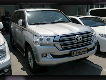 Toyota  Land Cruiser  GXR  2018  Automatic  196,000 Km  6 Cylinder  Four Wheel Drive (4WD)  SUV  Silver