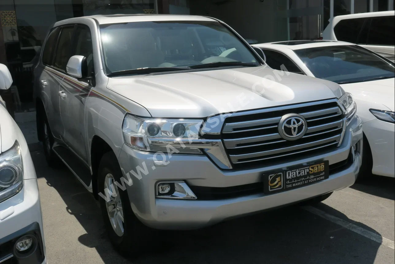 Toyota  Land Cruiser  GXR  2018  Automatic  196,000 Km  6 Cylinder  Four Wheel Drive (4WD)  SUV  Silver