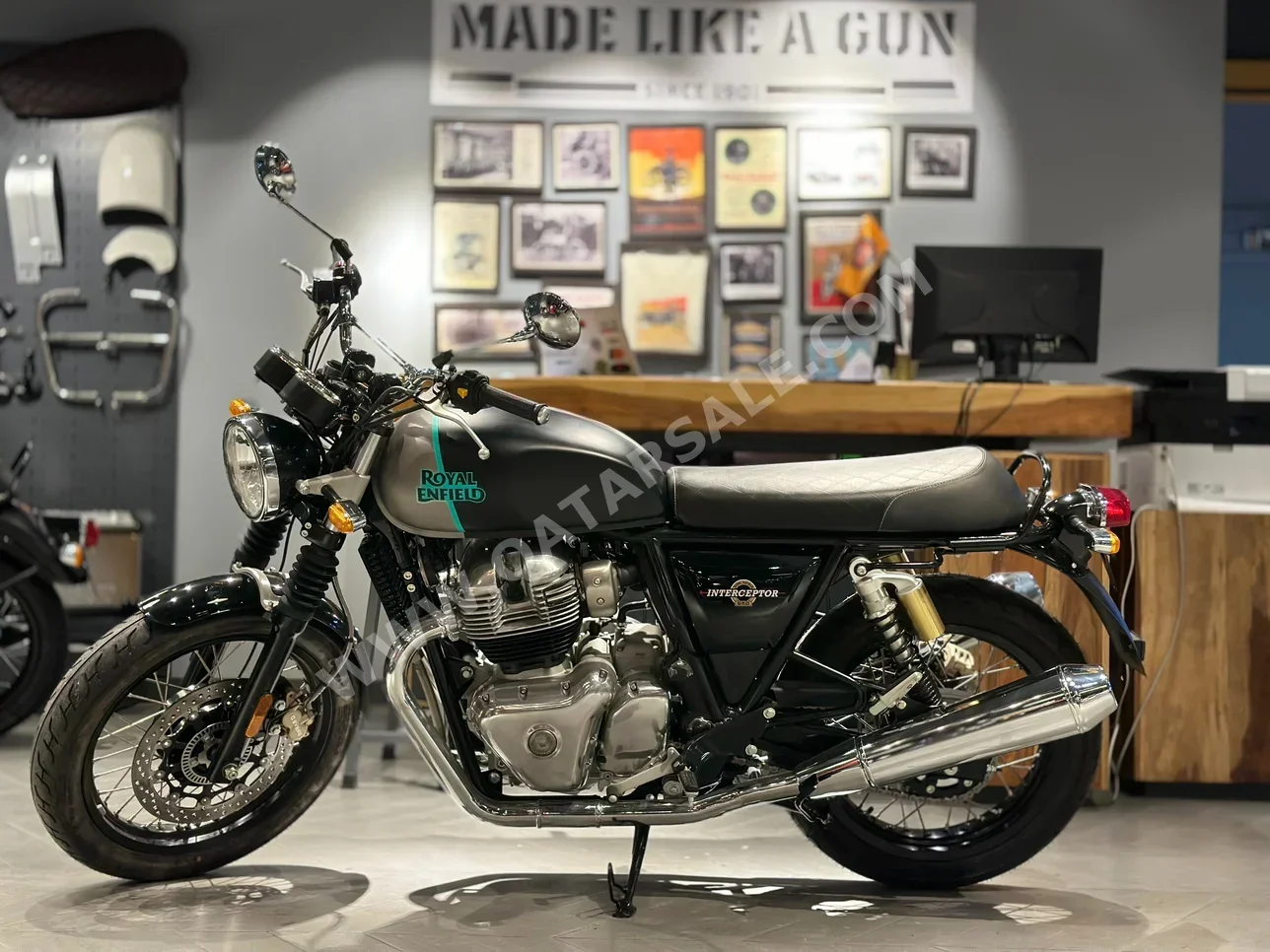 Royal Enfield  Interceptor -  2022 - Color Matt Black -  Warranty