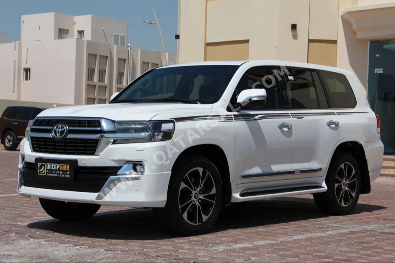 Toyota  Land Cruiser  GXR- Grand Touring  2021  Automatic  84,000 Km  8 Cylinder  Four Wheel Drive (4WD)  SUV  White