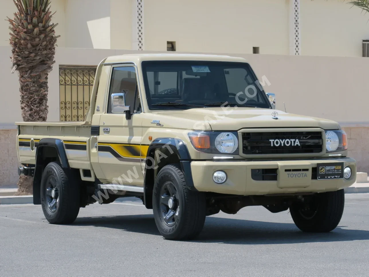 Toyota  Land Cruiser  LX  2022  Manual  42,000 Km  6 Cylinder  Four Wheel Drive (4WD)  Pick Up  Beige  With Warranty