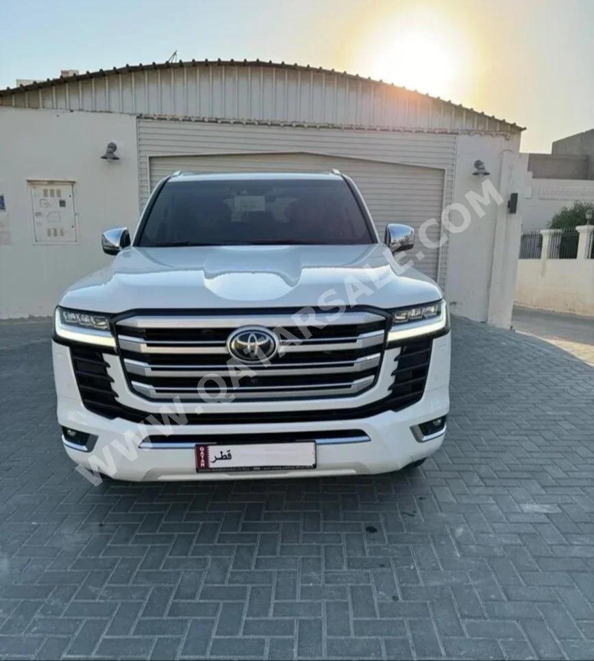 Toyota  Land Cruiser  VXR Twin Turbo  2023  Automatic  400 Km  6 Cylinder  Four Wheel Drive (4WD)  SUV  White  With Warranty