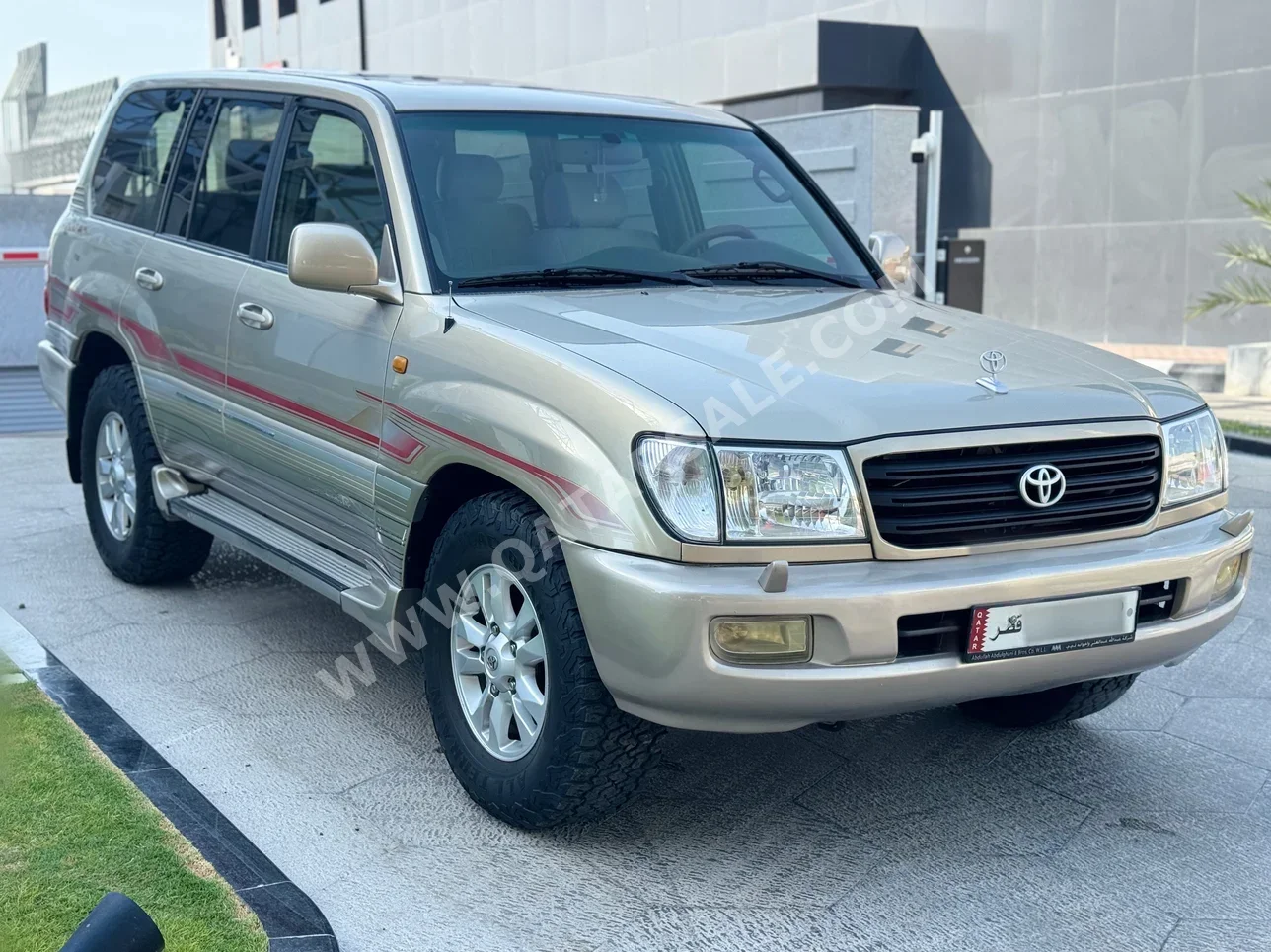 Toyota  Land Cruiser  GXR  2004  Automatic  348,000 Km  6 Cylinder  Four Wheel Drive (4WD)  SUV  Gold