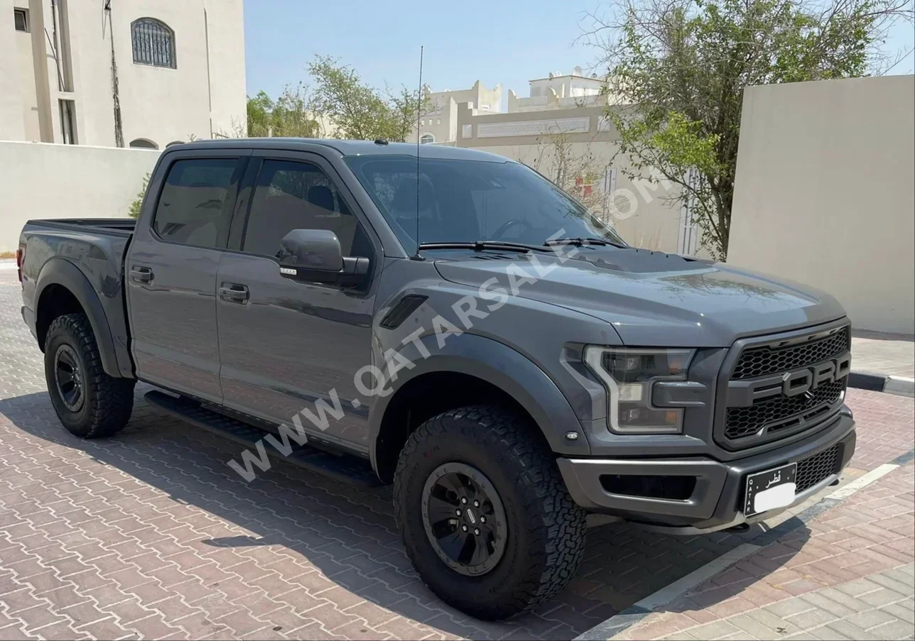 Ford  Raptor  SVT  2018  Automatic  180,000 Km  8 Cylinder  Four Wheel Drive (4WD)  Pick Up  Gray