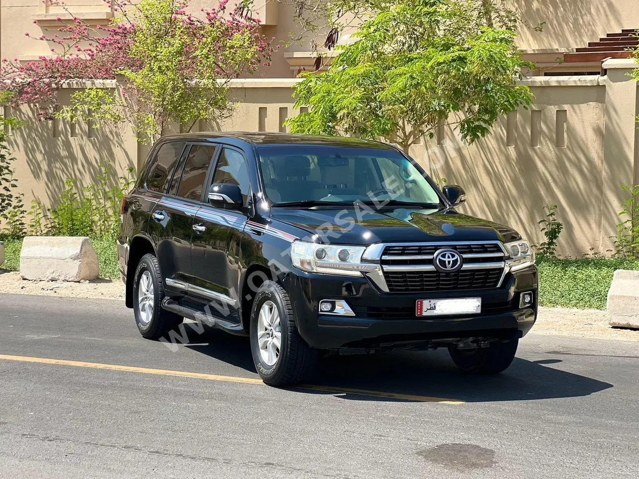 Toyota  Land Cruiser  GXR  2017  Automatic  170,000 Km  6 Cylinder  Four Wheel Drive (4WD)  SUV  Black