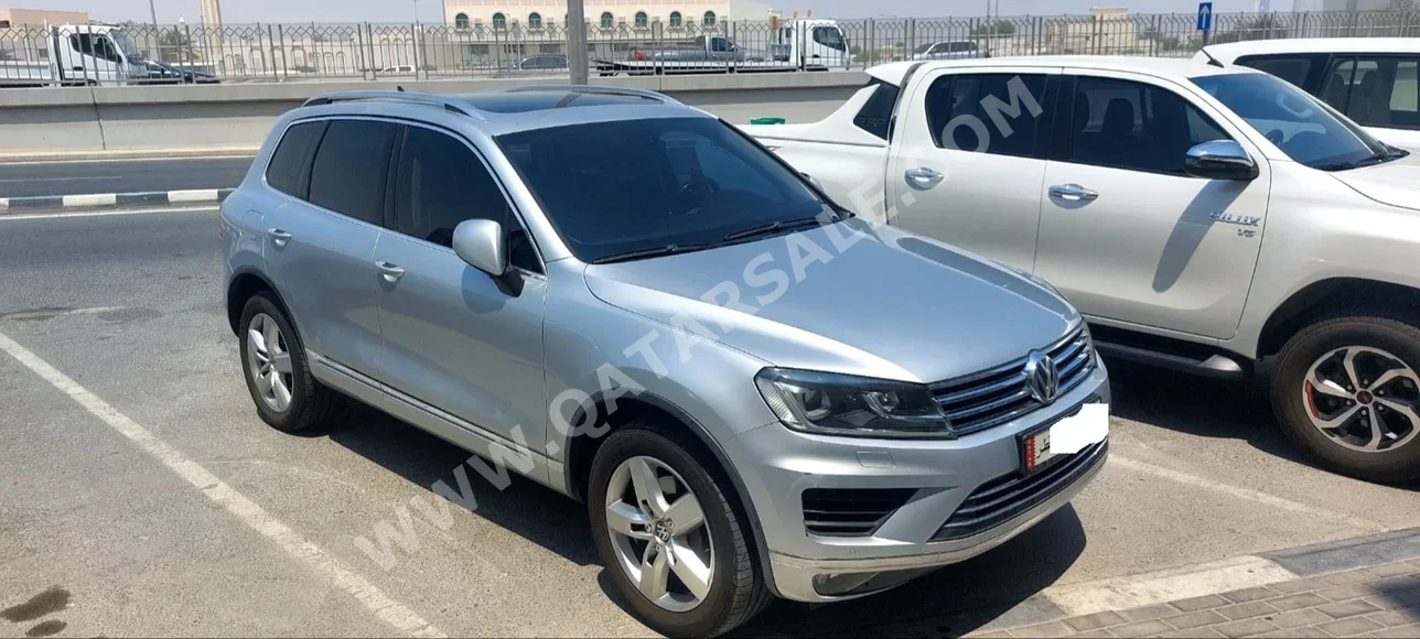 Volkswagen  Touareg  2015  Automatic  102٬000 Km  6 Cylinder  All Wheel Drive (AWD)  SUV  Silver