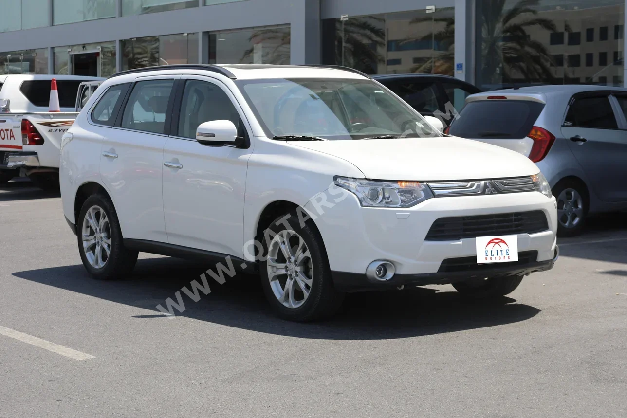 Mitsubishi  Outlander  2014  Automatic  45,000 Km  4 Cylinder  Four Wheel Drive (4WD)  SUV  White