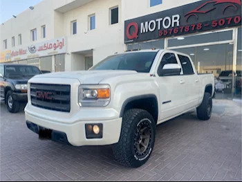 GMC  Sierra  2015  Automatic  239,000 Km  8 Cylinder  Four Wheel Drive (4WD)  Pick Up  White