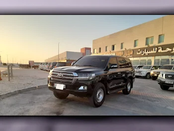 Toyota  Land Cruiser  VXR  2018  Automatic  177,000 Km  8 Cylinder  Four Wheel Drive (4WD)  SUV  Black