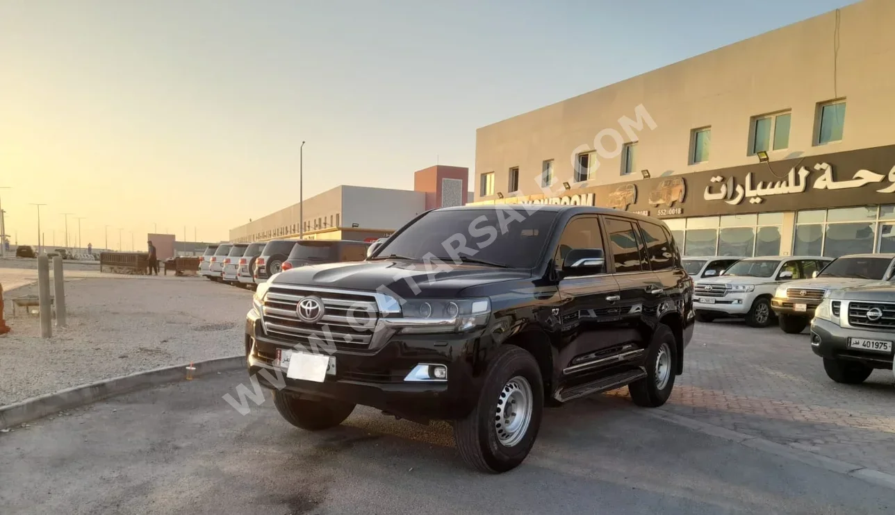 Toyota  Land Cruiser  VXR  2018  Automatic  177,000 Km  8 Cylinder  Four Wheel Drive (4WD)  SUV  Black