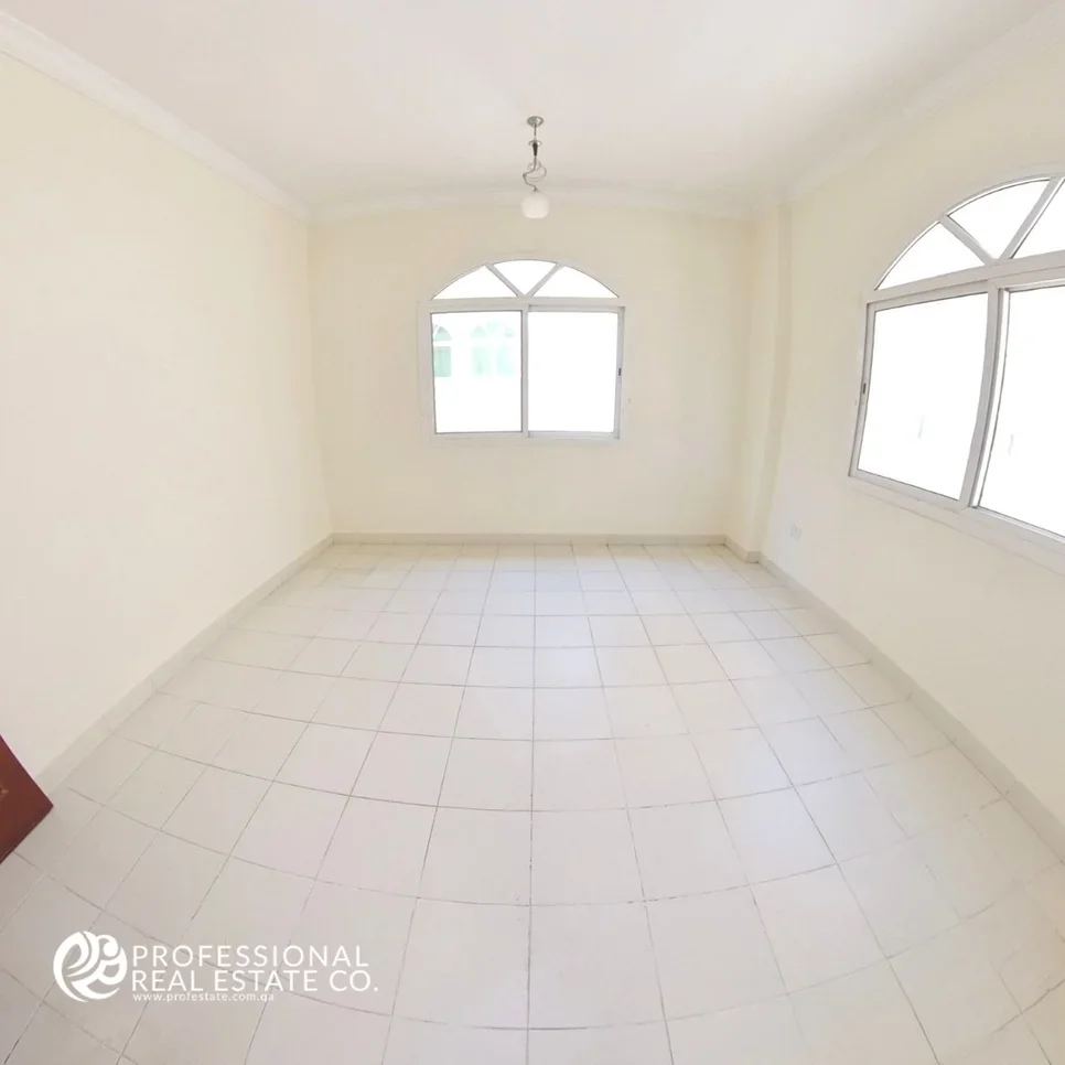 2 Bedrooms  Apartment  in Doha -  Fereej Bin Mahmoud  Not Furnished