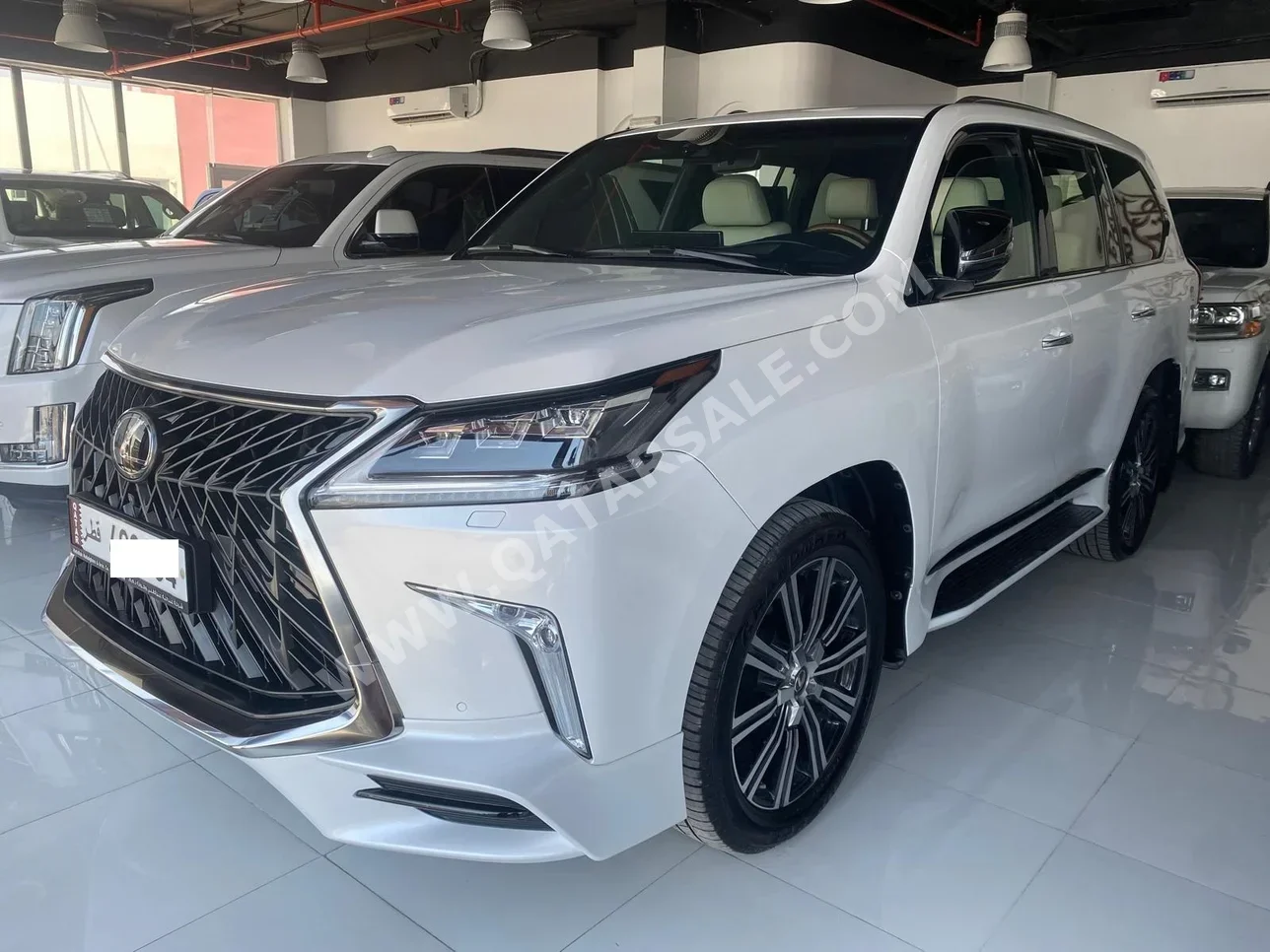  Lexus  LX  570  2018  Automatic  137,000 Km  8 Cylinder  Four Wheel Drive (4WD)  SUV  White  With Warranty