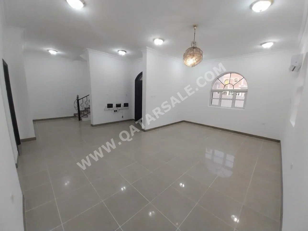 Family Residential  - Not Furnished  - Doha  - Airport  - 4 Bedrooms