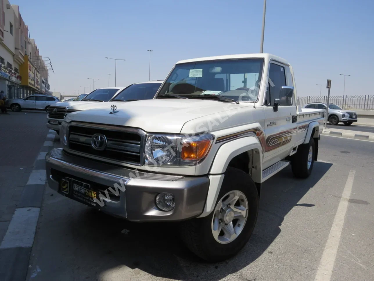 Toyota  Land Cruiser  LX  2023  Manual  4,000 Km  6 Cylinder  Four Wheel Drive (4WD)  Pick Up  White  With Warranty