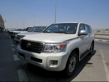 Toyota  Land Cruiser  GXR  2012  Automatic  323,000 Km  8 Cylinder  Four Wheel Drive (4WD)  SUV  White