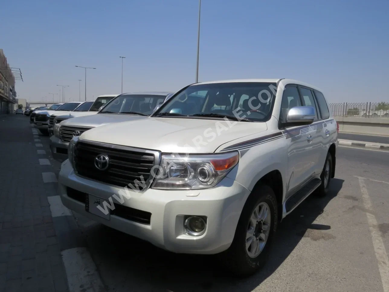 Toyota  Land Cruiser  GXR  2012  Automatic  323,000 Km  8 Cylinder  Four Wheel Drive (4WD)  SUV  White