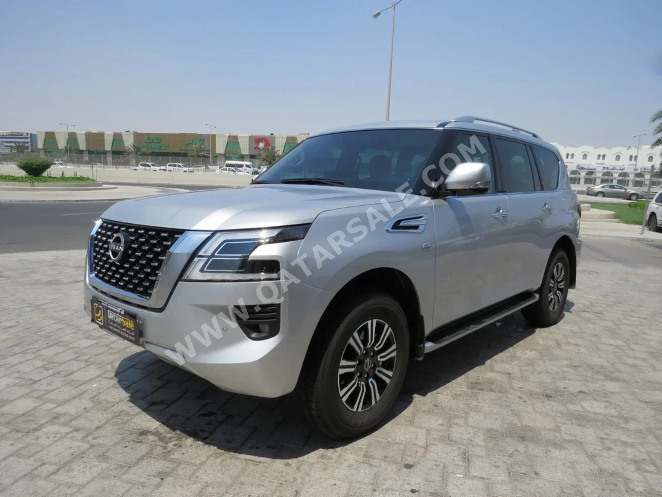 Nissan  Patrol  LE  2023  Automatic  8,000 Km  8 Cylinder  Four Wheel Drive (4WD)  SUV  Silver  With Warranty