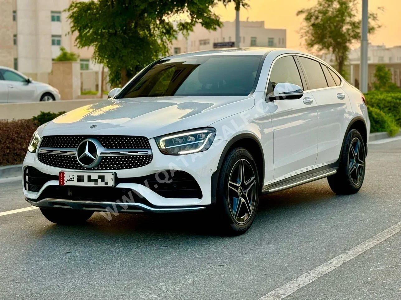 Mercedes-Benz  GLC  200  2022  Automatic  52٬000 Km  4 Cylinder  Four Wheel Drive (4WD)  SUV  White  With Warranty